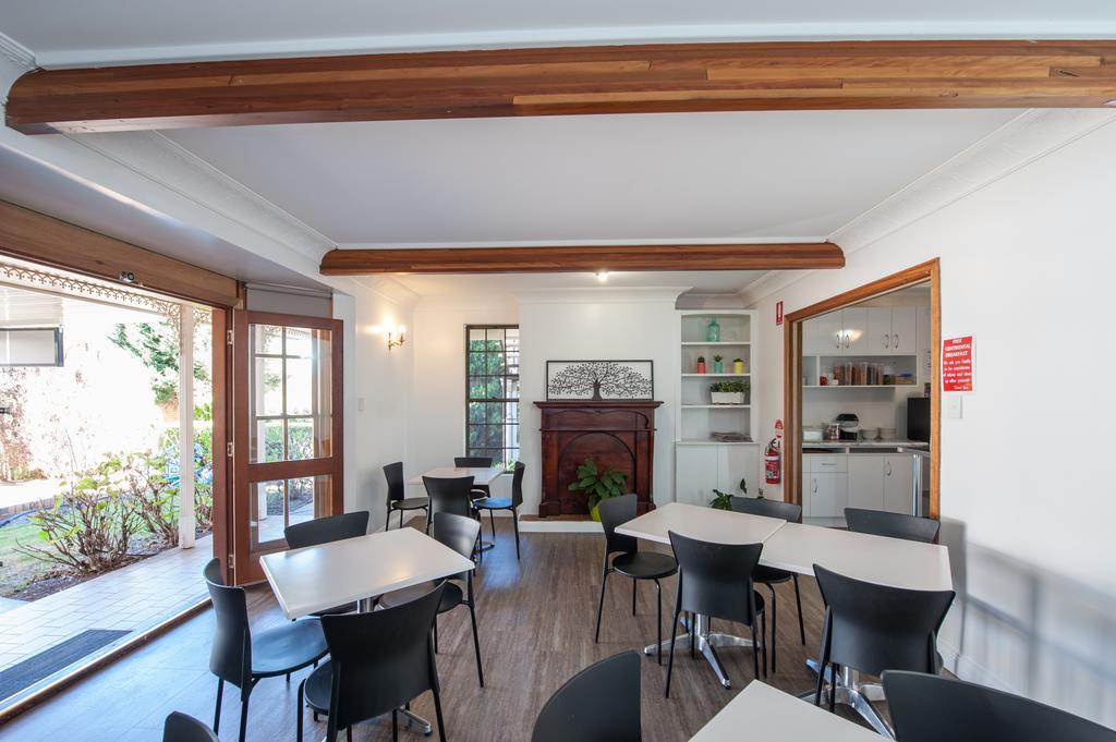 Jacaranda Place Motor Inn Toowoomba Exterior photo