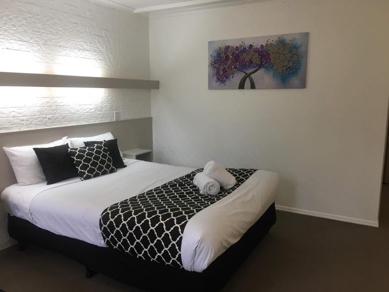 Jacaranda Place Motor Inn Toowoomba Exterior photo