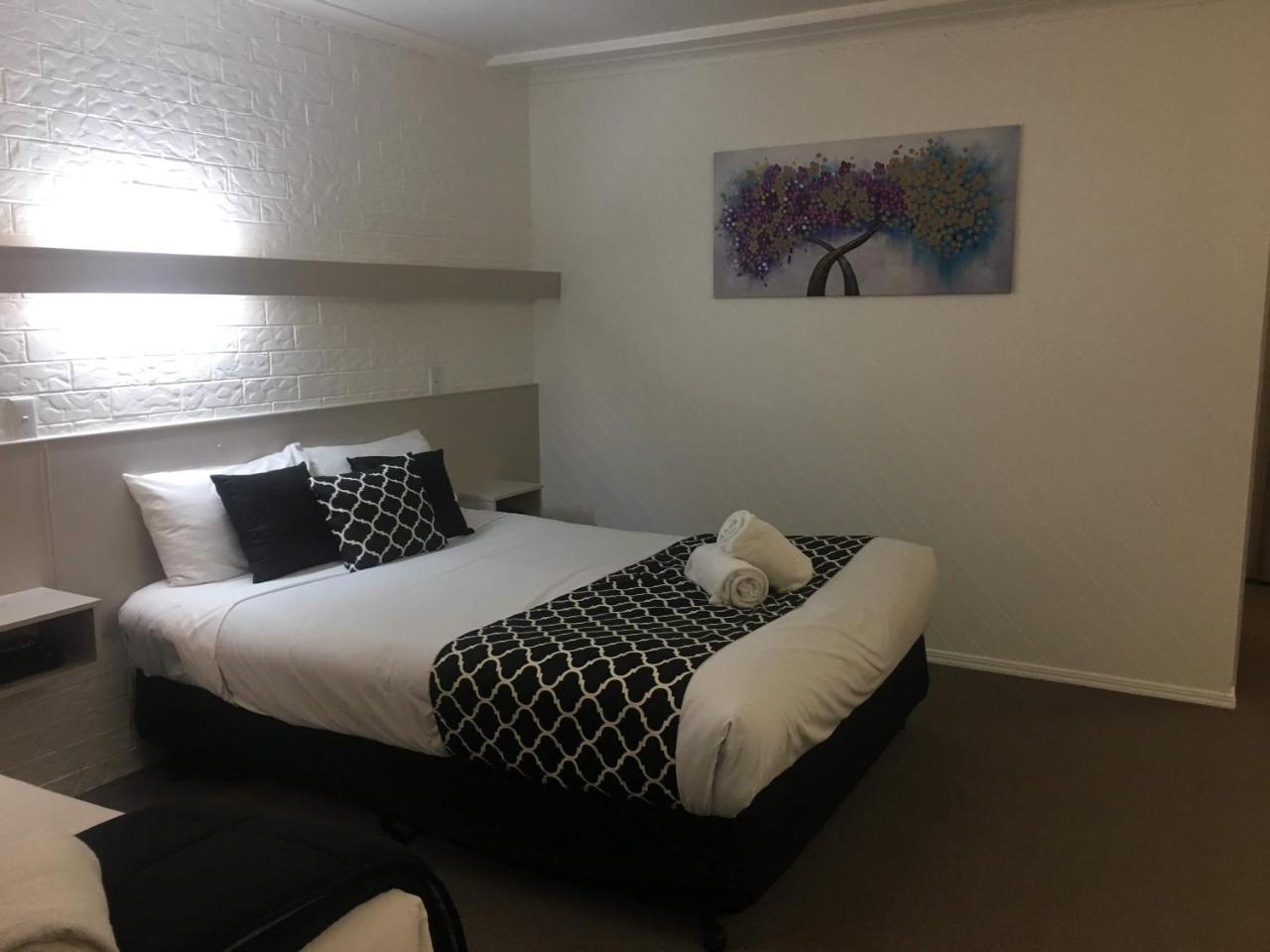 Jacaranda Place Motor Inn Toowoomba Exterior photo